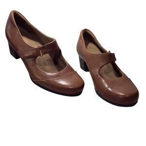 Clarks Women's Artisan Brown Leather Show Low Hill Strap Size 7.5M Pre-Owned Nic
